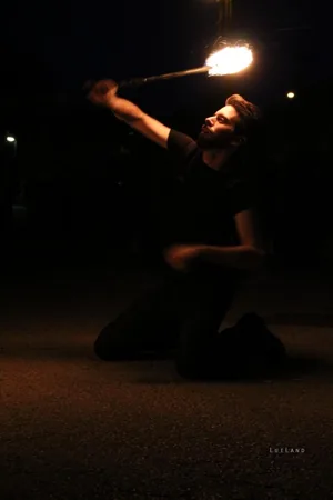 este