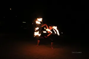 este
