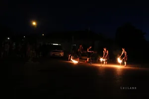 este